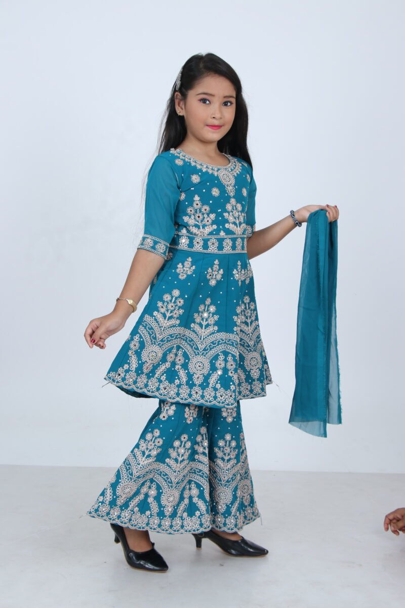 Girls Teal Embroidered Ethnic Set Green Dupatta - Image 4